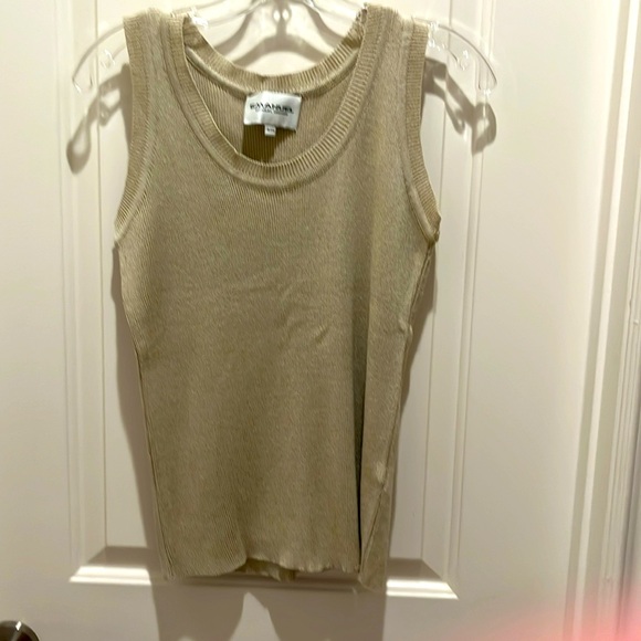 Knit sleeveless top Petite new never worn scoop neck Emanuel Ungaro 100% rayon - Picture 1 of 3